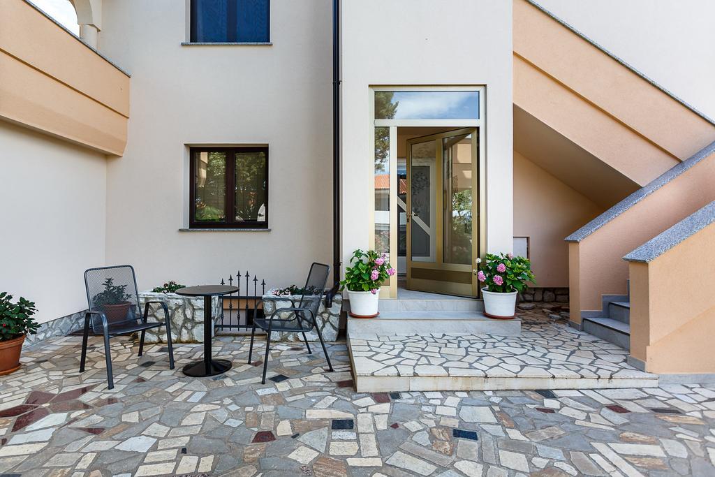 Rimbaldo Apartments Крк Екстер'єр фото